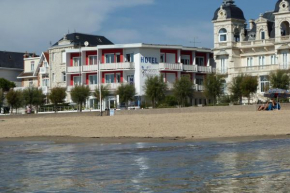 Гостиница Hotel Le Trident Thyrsé  Руайян